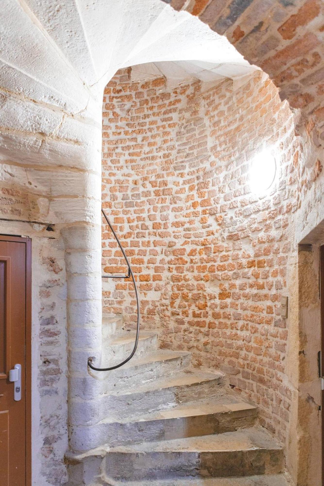 Plongez Dans L'Histoire Du Centre-Ville - Le Refuge Medieval - 3 Etoiles Bourg-en-Bresse Kültér fotó